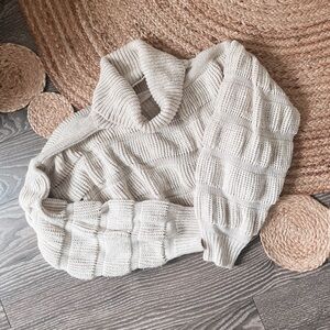 🌸BEIGE CROP TOP SWEATER🌸